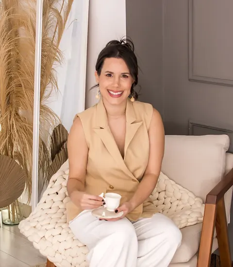 Dra. Marina Leonardo no consultório